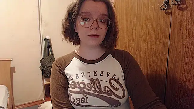 Snapshot of Chmiri_cb chatting on 01/12/25, 03:17 Chmiri cb online show from 01/12/25, 03:17