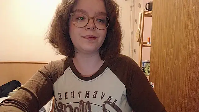 Snapshot of Chmiri_cb chatting on 03/20/25, 05:04 Chmiri cb online show from 03/20/25, 05:04