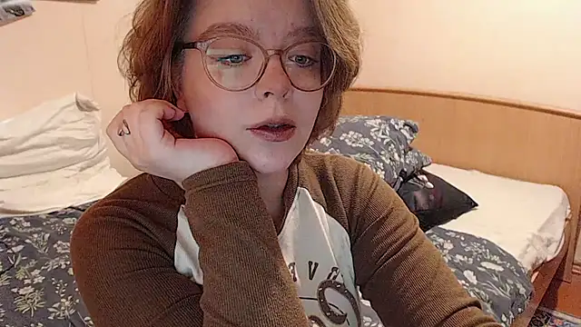 Snapshot of Chmiri_cb chatting on 10/21/25, 10:49 Chmiri cb online show from 10/21/25, 10:49