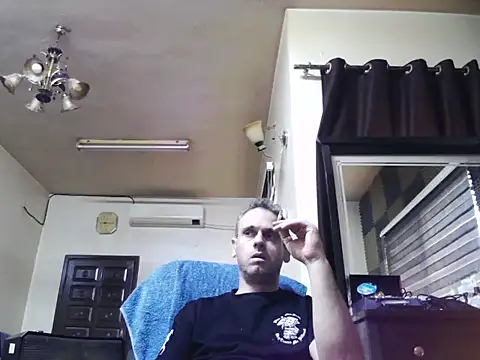 Snapshot of Arabeyes chatting on 03/24/26, 02:11 Arabeyes online show from 03/24/26, 02:11