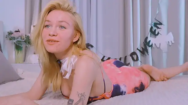 Snapshot of FapClubFamm chatting on 10/30/25, 04:19 FapClubFamm online show from 10/30/25, 04:19