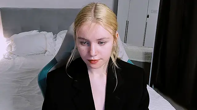 Snapshot of FapClubFamm chatting on 11/05/25, 05:57 FapClubFamm online show from 11/05/25, 05:57