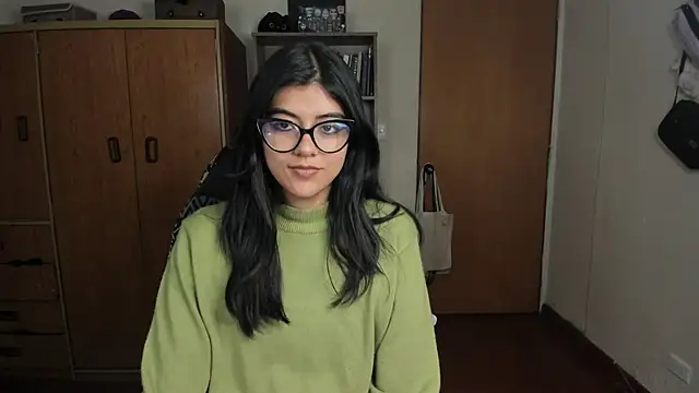 Snapshot of valerie__skyy chatting on 12/18/24, 04:09 valerie skyy online show from 12/18/24, 04:09