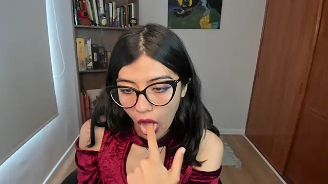 Snapshot of valerie__skyy chatting on 12/15/25, 01:26 valerie skyy online show from 12/15/25, 01:26