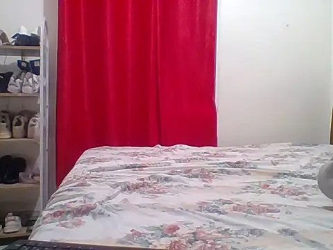 Snapshot of sexy__candyy chatting on 04/24/26, 08:33 sexy candyy online show from 04/24/26, 08:33