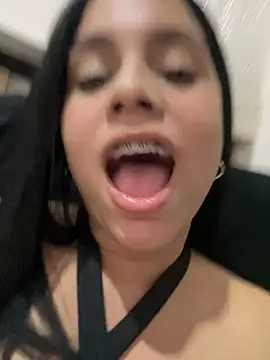 pamela anderson  online show from 12/20/24, 01:47