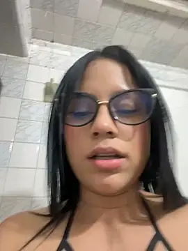 pamela anderson  online show from 02/05/25, 10:08