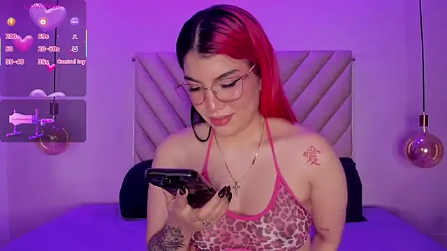 EmmaSwift  online show from 11/19/25, 02:22