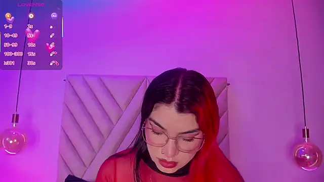 EmmaSwift  online show from 12/02/25, 02:50