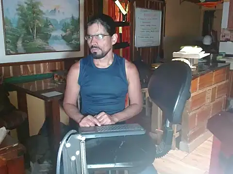 Snapshot of Dr_Pocholate84 chatting on 05/15/26, 11:34 Dr Pocholate84 online show from 05/15/26, 11:34