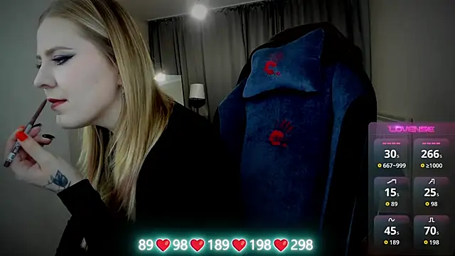 Olivia Munk online show from 10/07/25, 05:04