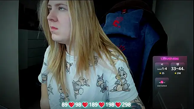 Olivia Munk online show from 11/16/25, 04:51