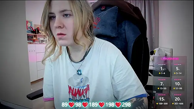 Olivia Munk online show from 11/26/25, 03:51