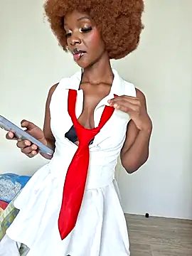 Kamdollie online show from 12/17/25, 07:36