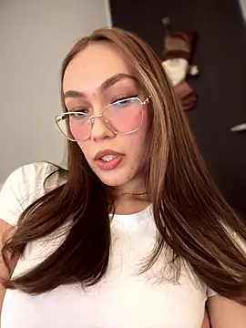 Snapshot of MichelleFerry_ chatting on 12/06/24, 04:14 MichelleFerry online show from 12/06/24, 04:14