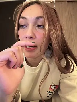 Snapshot of MichelleFerry_ chatting on 02/01/25, 05:07 MichelleFerry online show from 02/01/25, 05:07