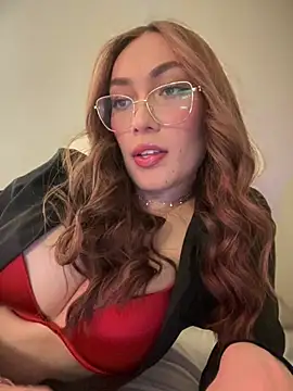 Snapshot of MichelleFerry_ chatting on 02/02/25, 04:05 MichelleFerry online show from 02/02/25, 04:05