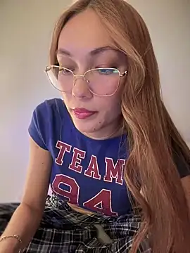 Snapshot of MichelleFerry_ chatting on 02/06/25, 03:06 MichelleFerry online show from 02/06/25, 03:06