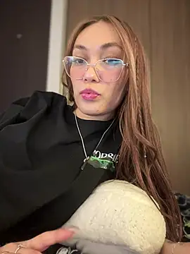 Snapshot of MichelleFerry_ chatting on 02/10/25, 07:47 MichelleFerry online show from 02/10/25, 07:47