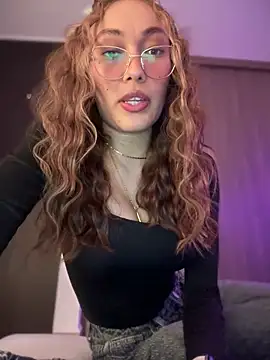 Snapshot of MichelleFerry_ chatting on 03/03/25, 01:42 MichelleFerry online show from 03/03/25, 01:42