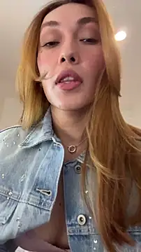 Snapshot of MichelleFerry_ chatting on 11/10/25, 02:10 MichelleFerry online show from 11/10/25, 02:10