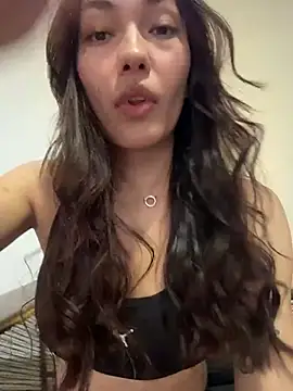 Snapshot of MichelleFerry_ chatting on 03/20/26, 01:10 MichelleFerry online show from 03/20/26, 01:10