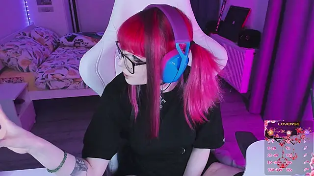 Snapshot of Yumi_Youkai chatting on 12/17/25, 10:38 Yumi Youkai online show from 12/17/25, 10:38