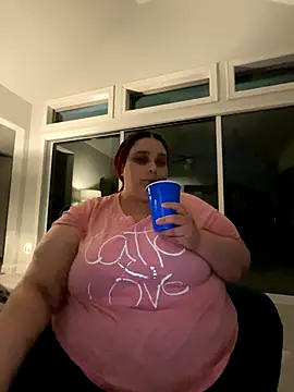 Snapshot of bbwredhead chatting on 10/05/25, 02:32 bbwredhead online show from 10/05/25, 02:32