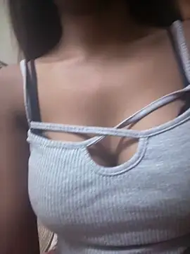 Snapshot of PARI_Hun chatting on 03/12/26, 09:43 PARI Hun online show from 03/12/26, 09:43