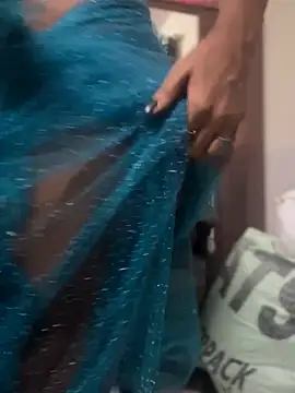 Snapshot of PARI_Hun chatting on 04/14/26, 02:45 PARI Hun online show from 04/14/26, 02:45