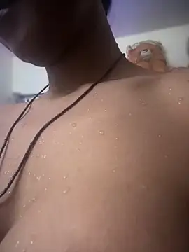 Snapshot of PARI_Hun chatting on 04/17/26, 05:16 PARI Hun online show from 04/17/26, 05:16