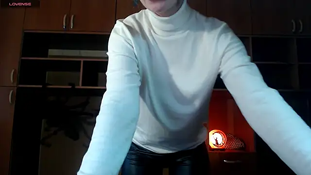 Snapshot of Aqualen chatting on 11/08/25, 10:48 Aqualen online show from 11/08/25, 10:48