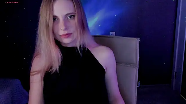 Snapshot of Aqualen chatting on 11/18/25, 06:12 Aqualen online show from 11/18/25, 06:12