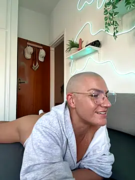 Snapshot of PaulinaSchubert1 chatting on 11/10/25, 01:54 PaulinaSchubert1 online show from 11/10/25, 01:54