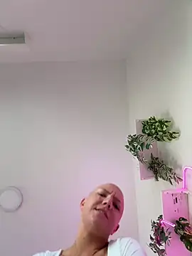 Snapshot of PaulinaSchubert1 chatting on 03/16/26, 03:38 PaulinaSchubert1 online show from 03/16/26, 03:38