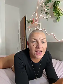 Snapshot of PaulinaSchubert1 chatting on 03/23/26, 07:40 PaulinaSchubert1 online show from 03/23/26, 07:40