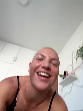 Snapshot of PaulinaSchubert1 chatting on 03/29/26, 12:27 PaulinaSchubert1 online show from 03/29/26, 12:27