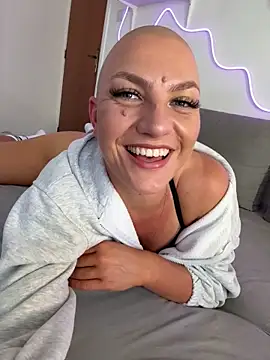 Snapshot of PaulinaSchubert1 chatting on 04/01/26, 01:41 PaulinaSchubert1 online show from 04/01/26, 01:41