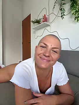 Snapshot of PaulinaSchubert1 chatting on 04/11/26, 01:37 PaulinaSchubert1 online show from 04/11/26, 01:37