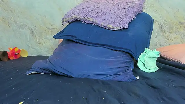 jones maddy  online show from 02/10/25, 02:59