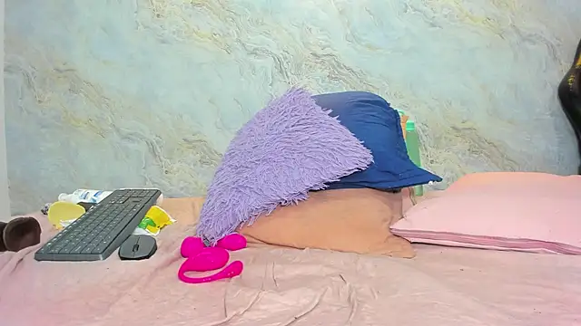 jones maddy  online show from 02/11/25, 06:11