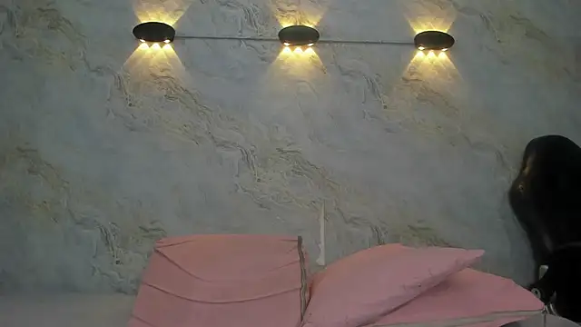 jones maddy  online show from 03/15/25, 12:02