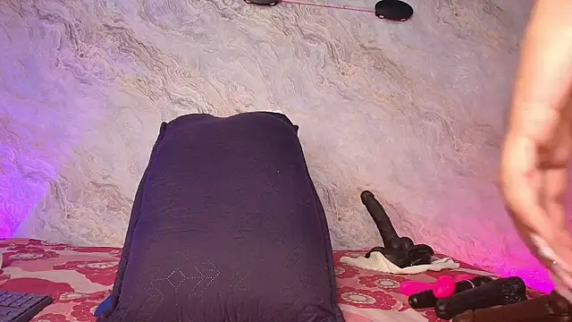 jones maddy  online show from 09/13/25, 12:05