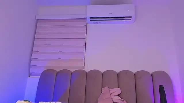 jones maddy  online show from 11/20/25, 12:05