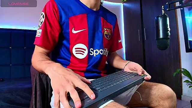 kuzzcoo online show from 09/28/25, 08:36