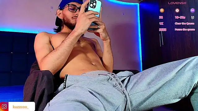 kuzzcoo online show from 11/18/25, 02:43