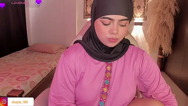 shayla 18 online show from 10/24/25, 09:22