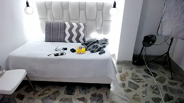 tiffany  pink online show from 03/21/25, 08:50