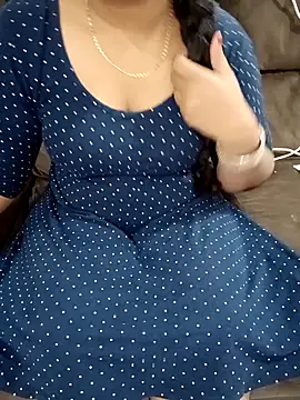 Snapshot of Mounika25 chatting on 10/19/25, 09:54 Mounika25 online show from 10/19/25, 09:54