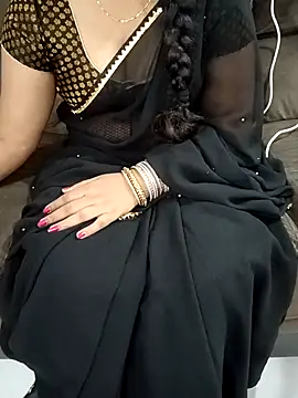 Snapshot of Mounika25 chatting on 10/21/25, 06:52 Mounika25 online show from 10/21/25, 06:52